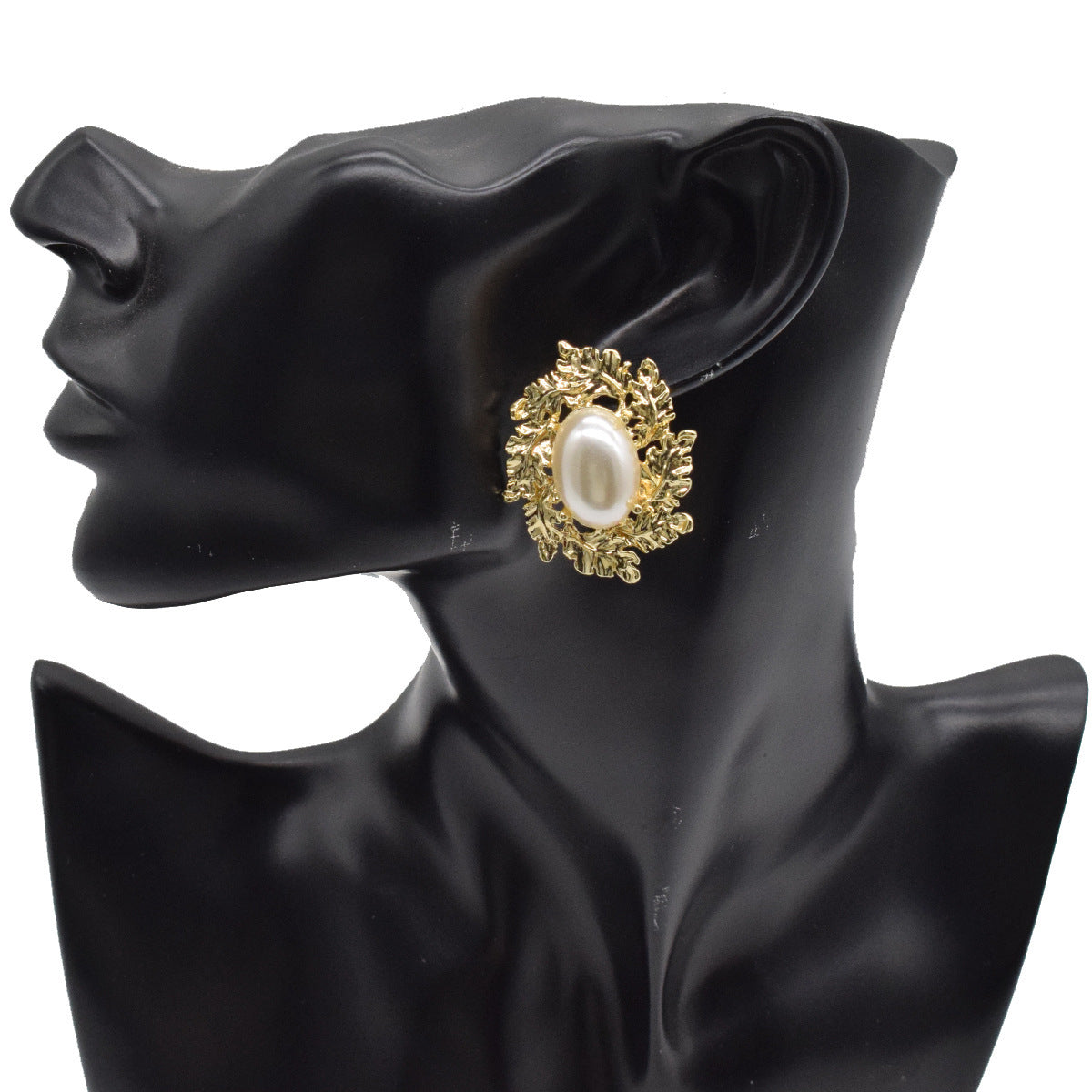 Three-dimensional Flower Earrings Inlaid With  Pearl Material