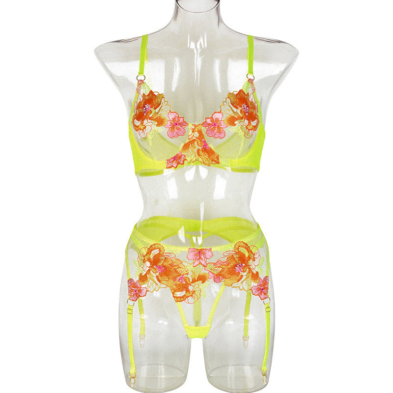 Big Flower Embroidery Stitching Garter Set With Waist Seal