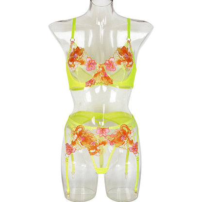 Big Flower Embroidery Stitching Garter Set With Waist Seal